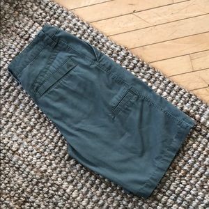 Quicksilver short, size 30, in green khaki.